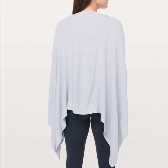 Lululemon Forward Flow Cape - Picture 3 of 6